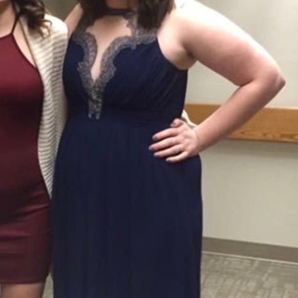 Long formal gown - Picture 5 of 5